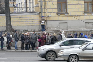 Очередь пришедших попрощаться с Борисом Немцовым растянулась на несколько километров. Садовое кольцо. Фотоотчёт с дежурства скорой на похоронах Бориса Немцова.